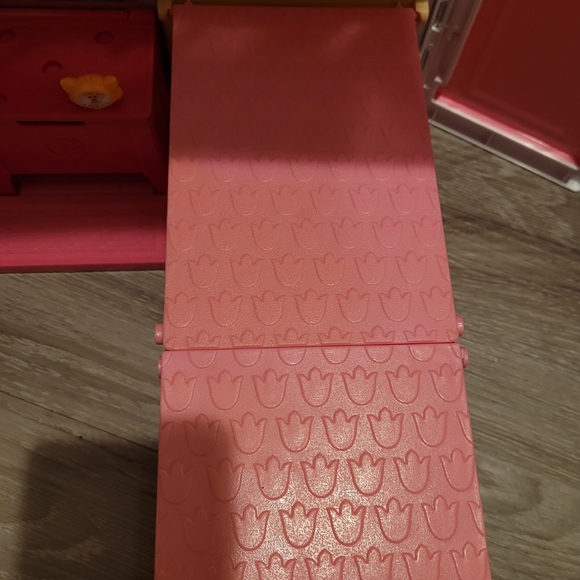 Mattel Barbie Glam Getaway Portable Doll House - Picture 6 of 11